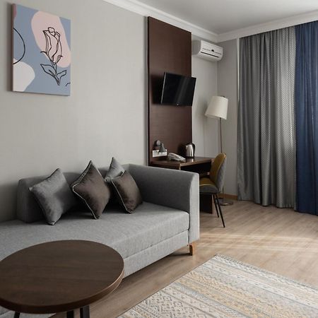 Ncityhotel Astana Bagian luar foto